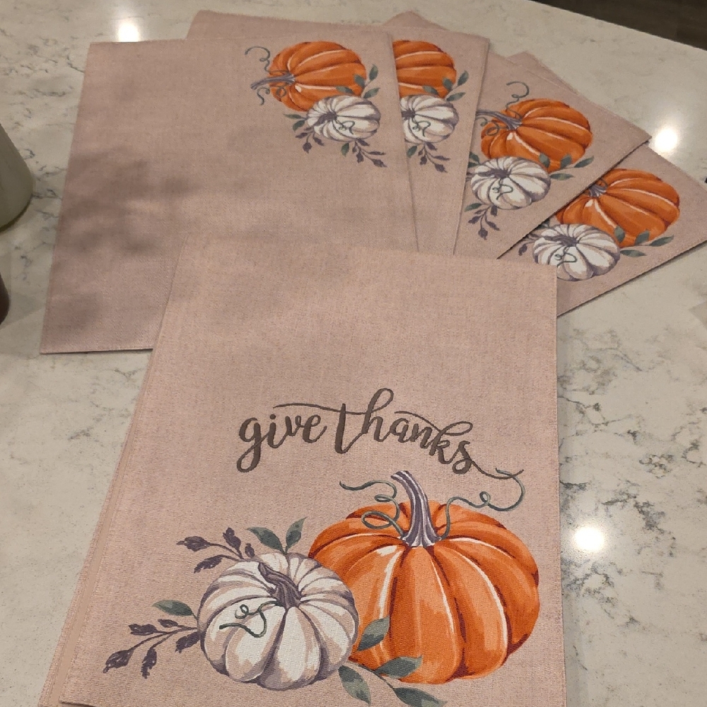 Thanksgiving Table Runner Give Thanks / 4 Placemats
